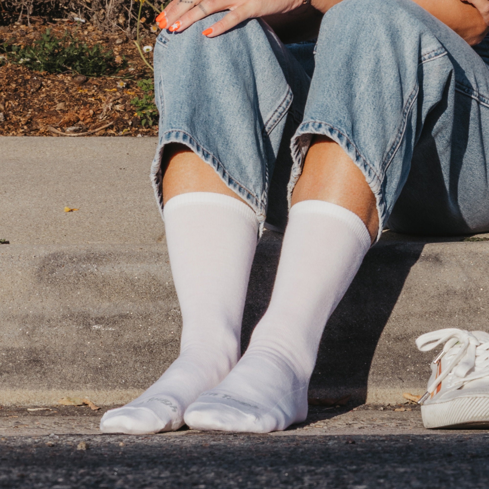 Women's Solid Basic Crew Lightweight Lifestyle Socks - Image 2