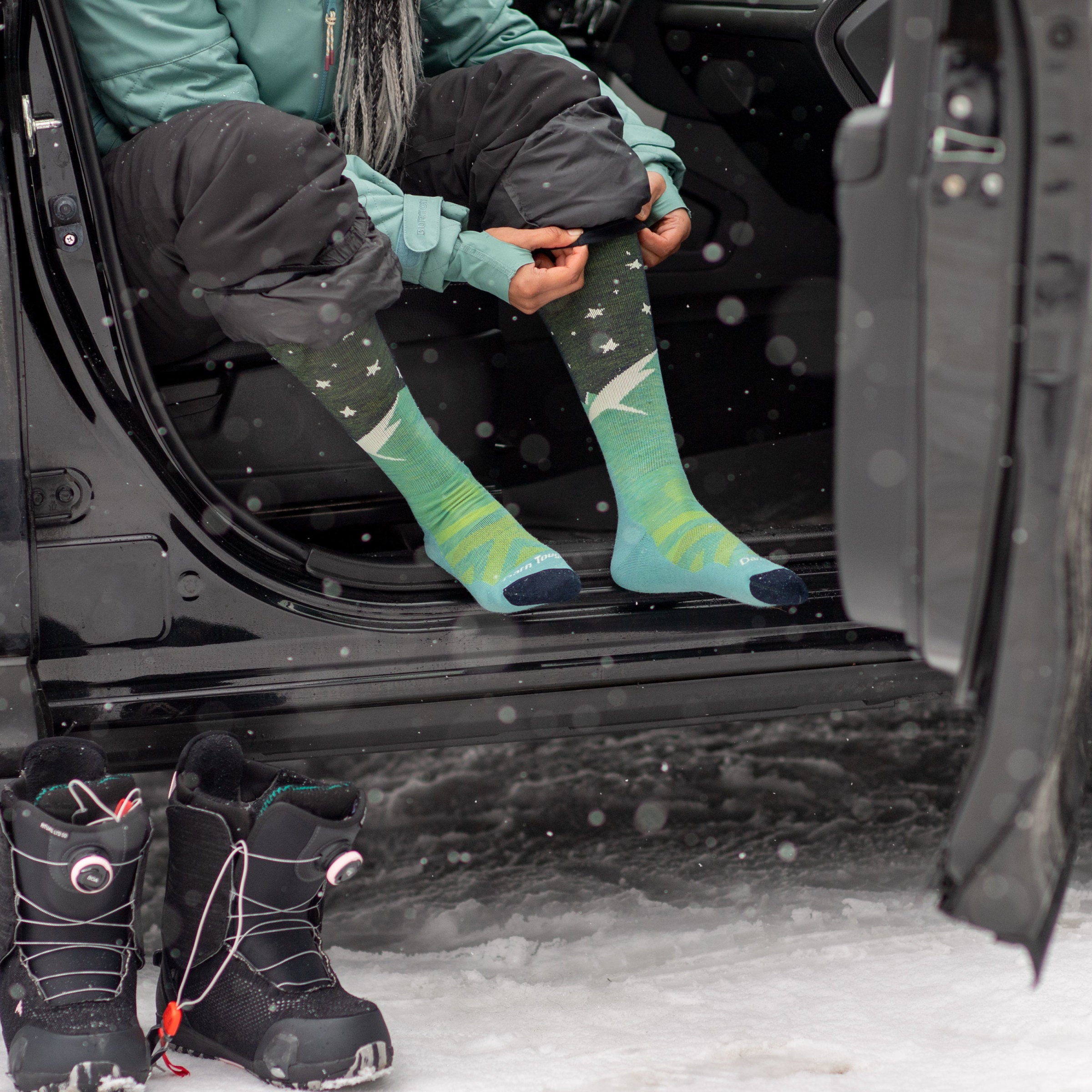 Women's Aurora Over-the-Calf Lightweight Ski & Snowboard Socks - Image 4