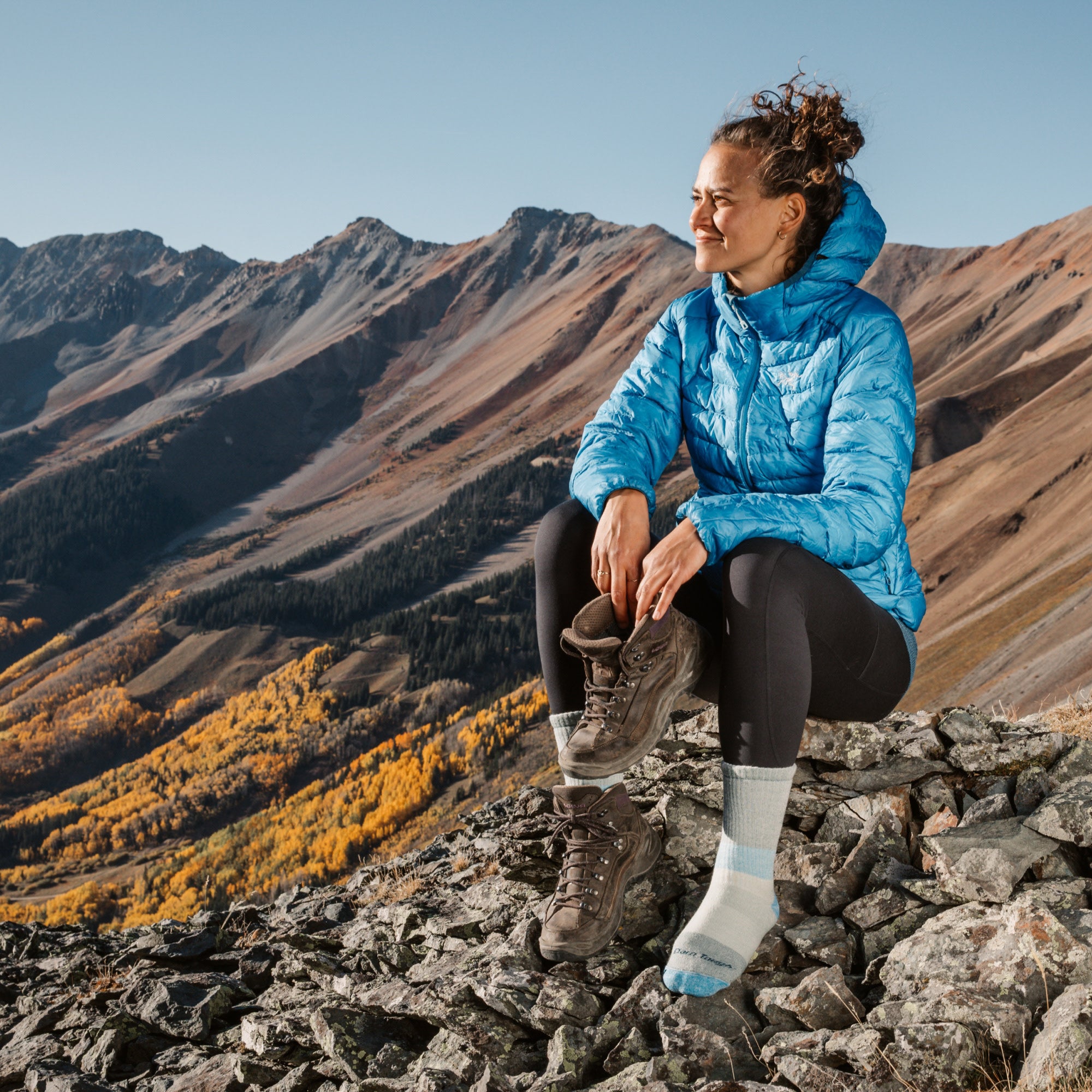 Women's Mountaineering Micro Crew Heavyweight Hiking Socks - Image 4