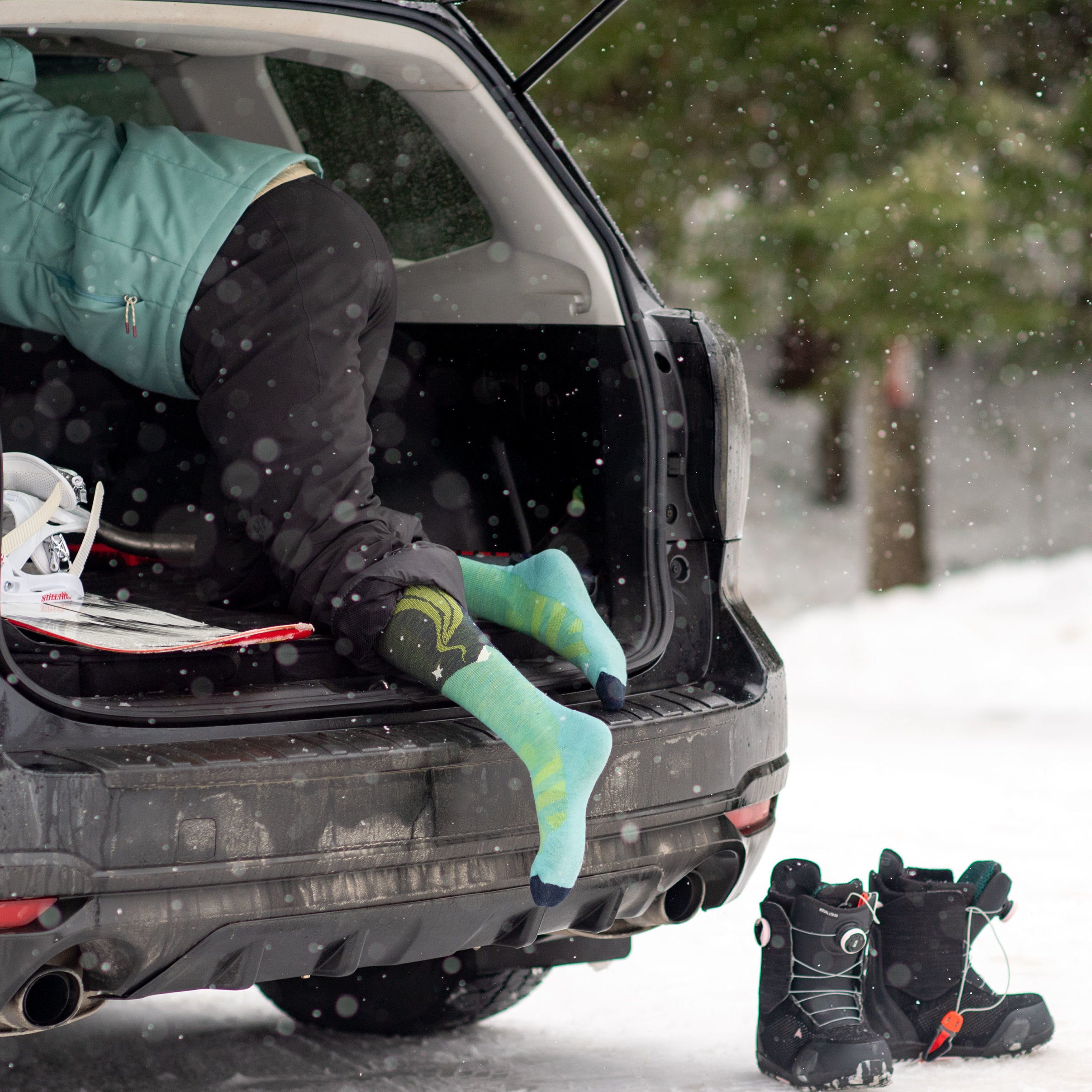 Women's Aurora Over-the-Calf Lightweight Ski & Snowboard Socks - Image 5